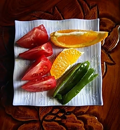 オレンジ、トマト、キュウリのミントサラダ