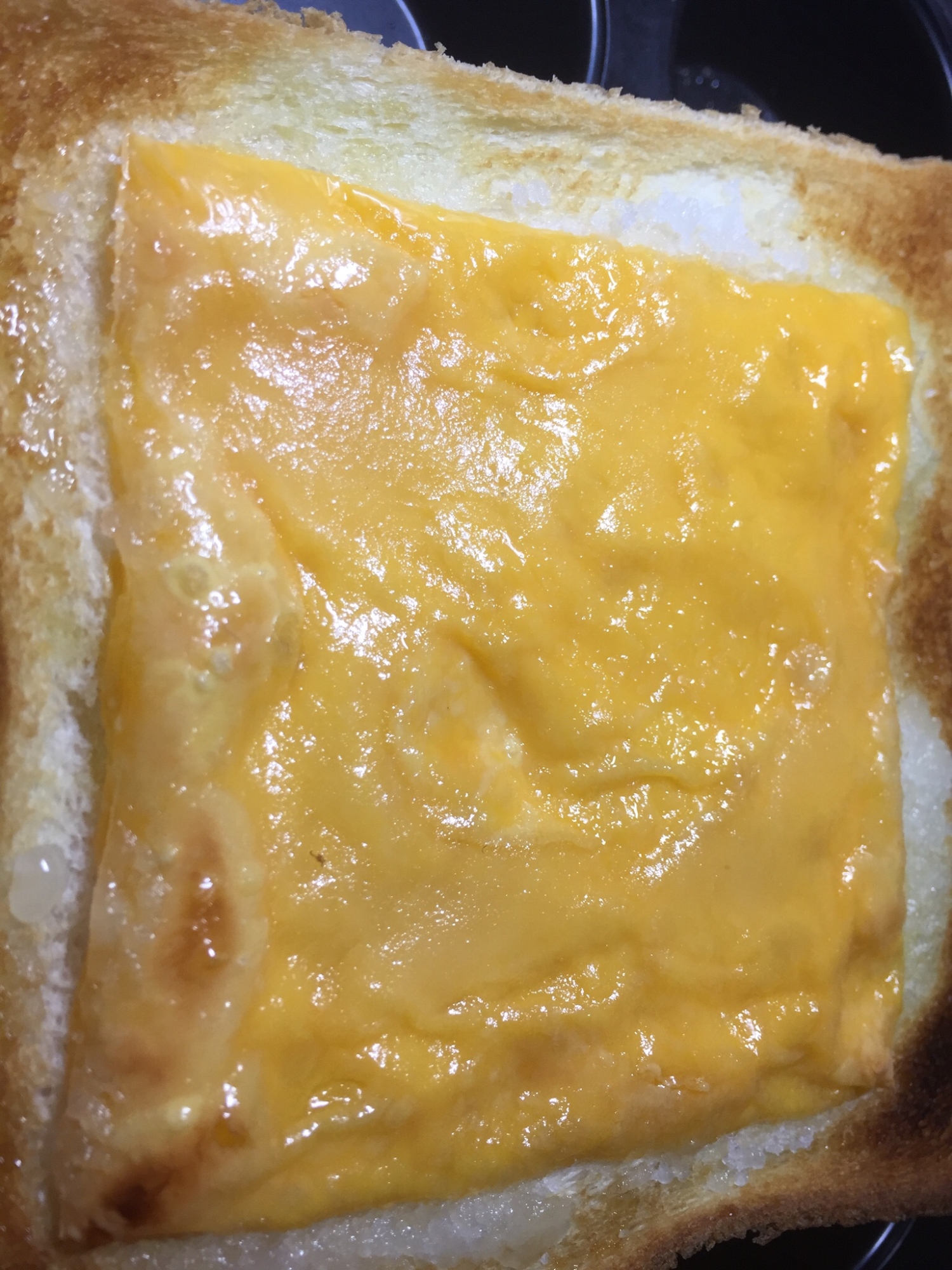 バターとチーズと砂糖のトースト