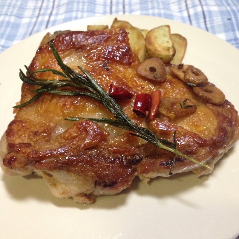 ハーブの香りをまとわせて♪鶏もも肉のソテー♪