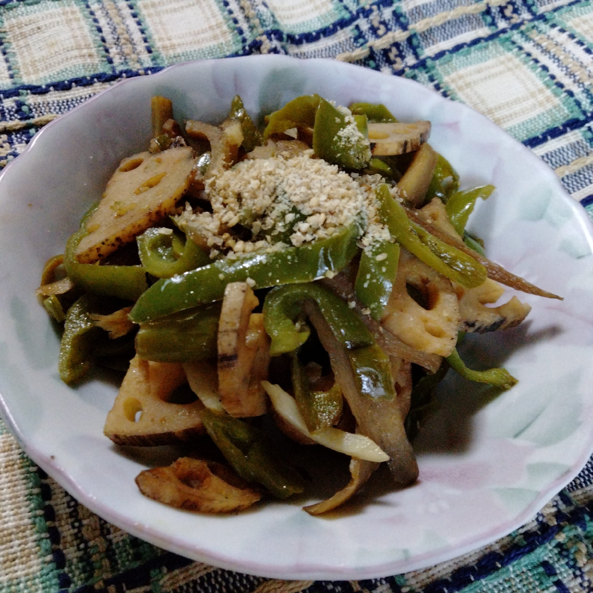 麺つゆで簡単味付けレンコンごぼうピーマン炒め