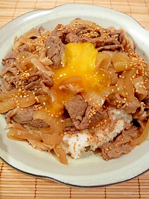 切り方変えるだけ！「玉ねぎシャキシャキ☆牛丼」