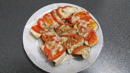 朝食やあと1品に☆ナスとトマトのチーズ焼き