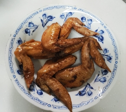 とろっとろでほろっほろ　手羽先とにんにくの極旨煮