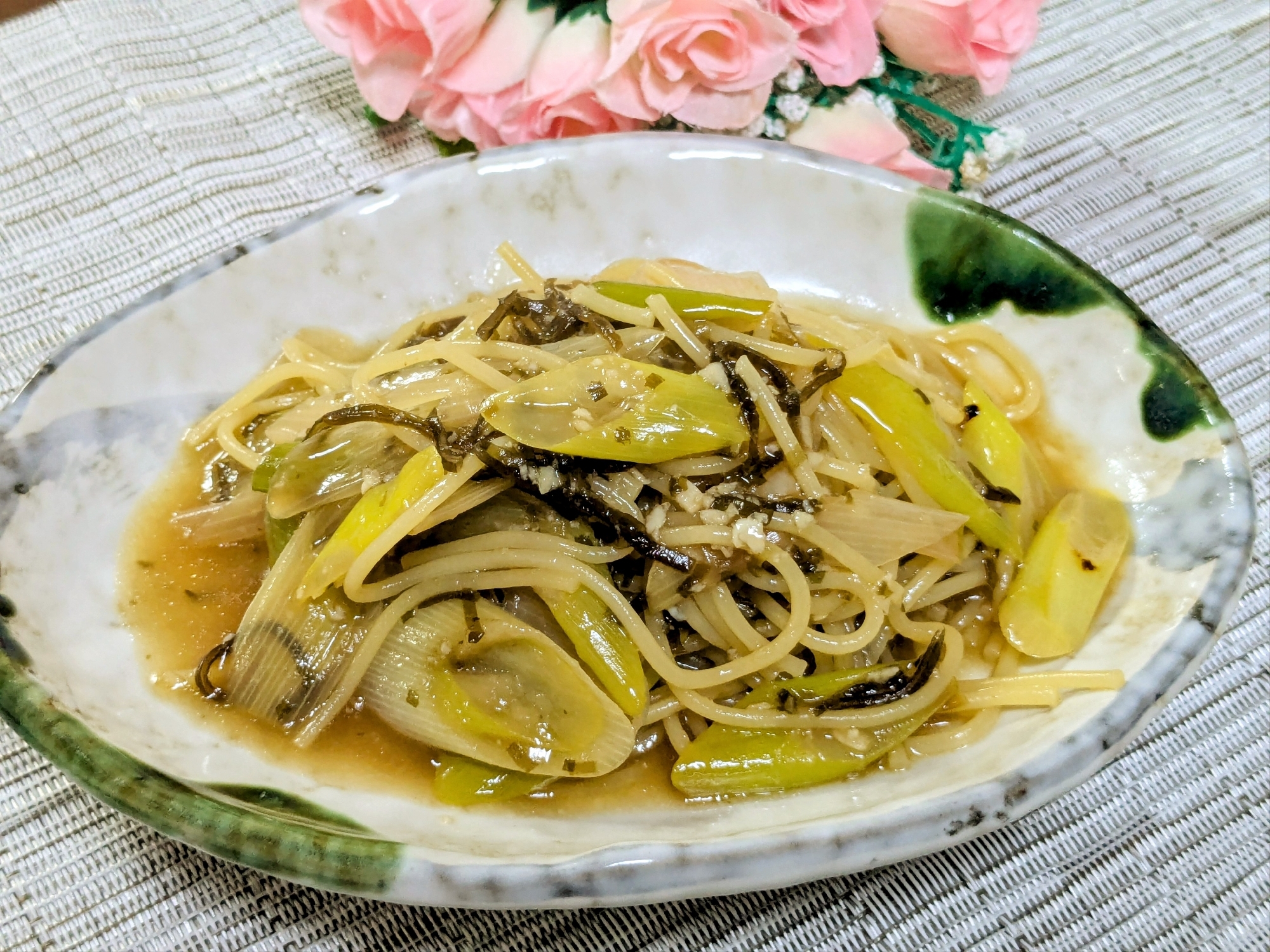 水つけパスタで簡単に♡塩こんぶとネギのスパゲッティ