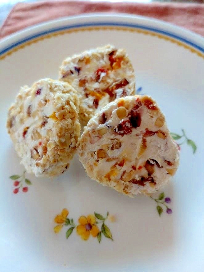 ドライフルーツたっぷりな一口チーズ