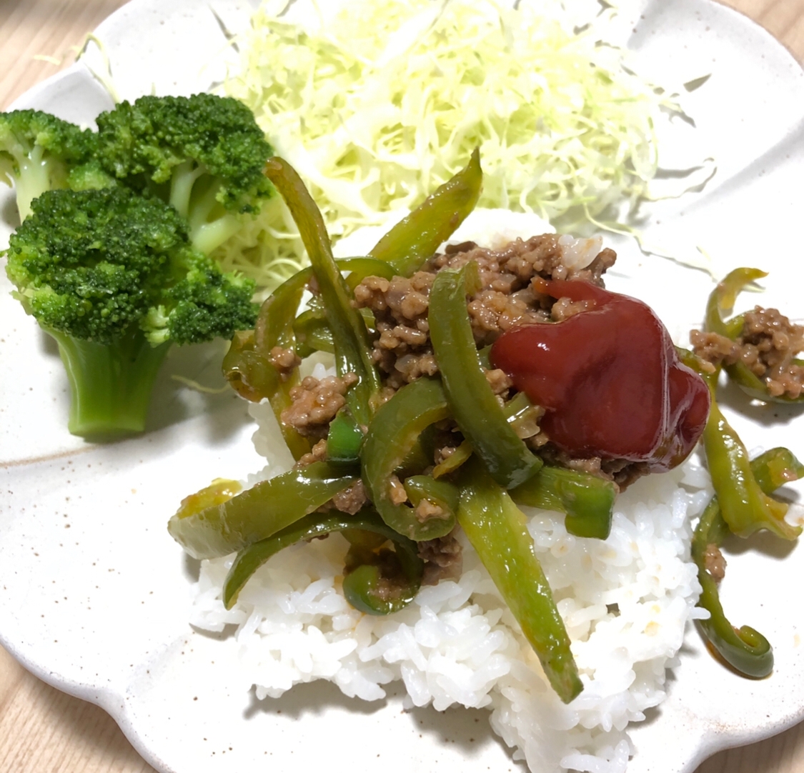 ピーマンとひき肉丼