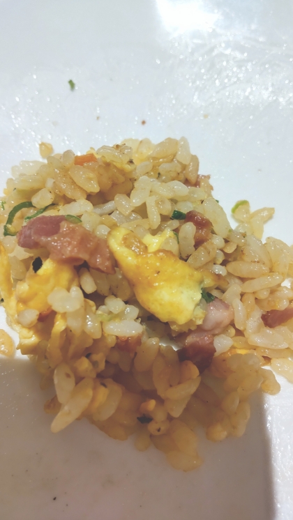 鶏そぼろと細ねぎで卵チャーハン