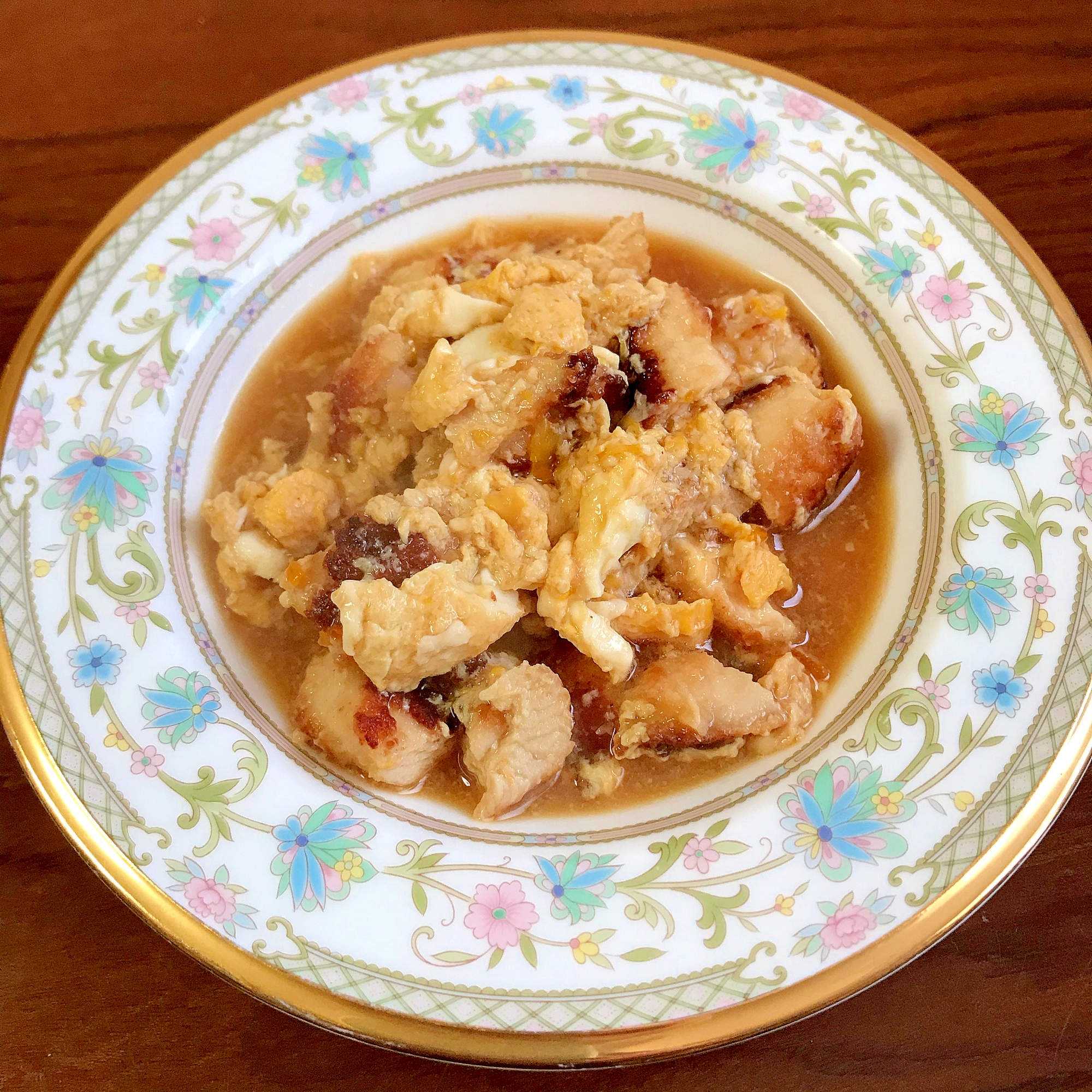 余ったチキンカツで親子丼風卵とじ