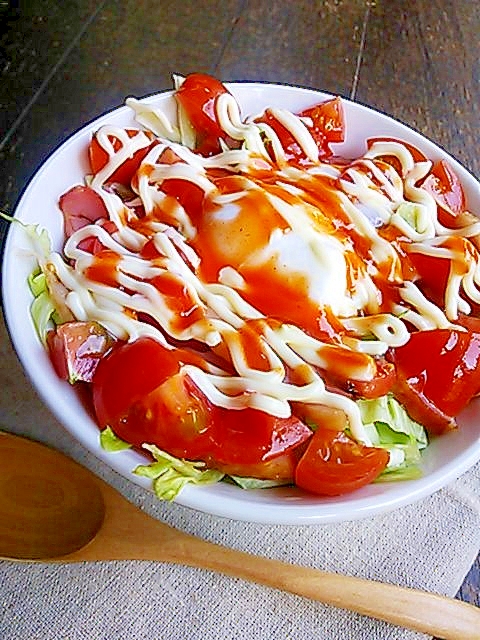 レタスたっぷり!温玉のせBLT丼