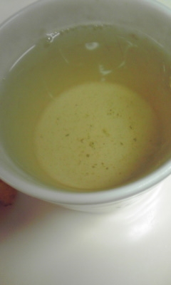 今日はちょっとお疲れモードなので　蜂蜜を入れた甘めの緑茶をいただきました～＾＾美味しかったです＾＾