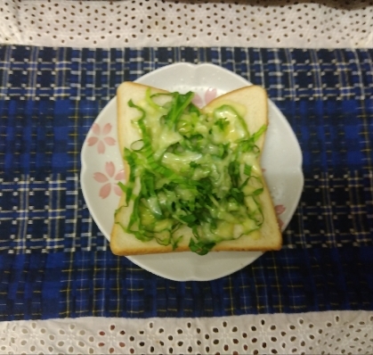 キャベツとゆかりのマヨチーズトースト