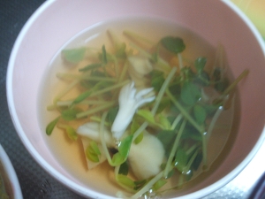 豆苗とマイタケの和風スープ