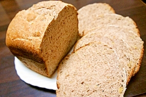 栄養満点！全粒粉でクルミ入り食パン
