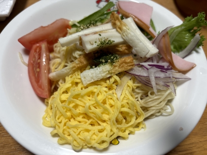 プチトマトが可愛い☆冷麺