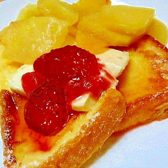 クリームチーズ＆苺＆林檎添えフレンチトースト