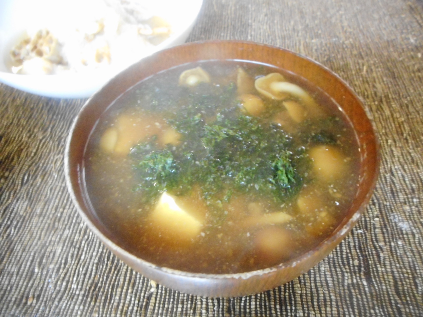 地海苔となめこの味噌汁