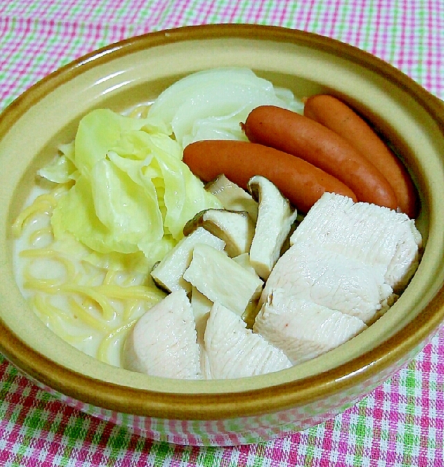 白い煮込みラーメンでチーズ煮込みラーメン