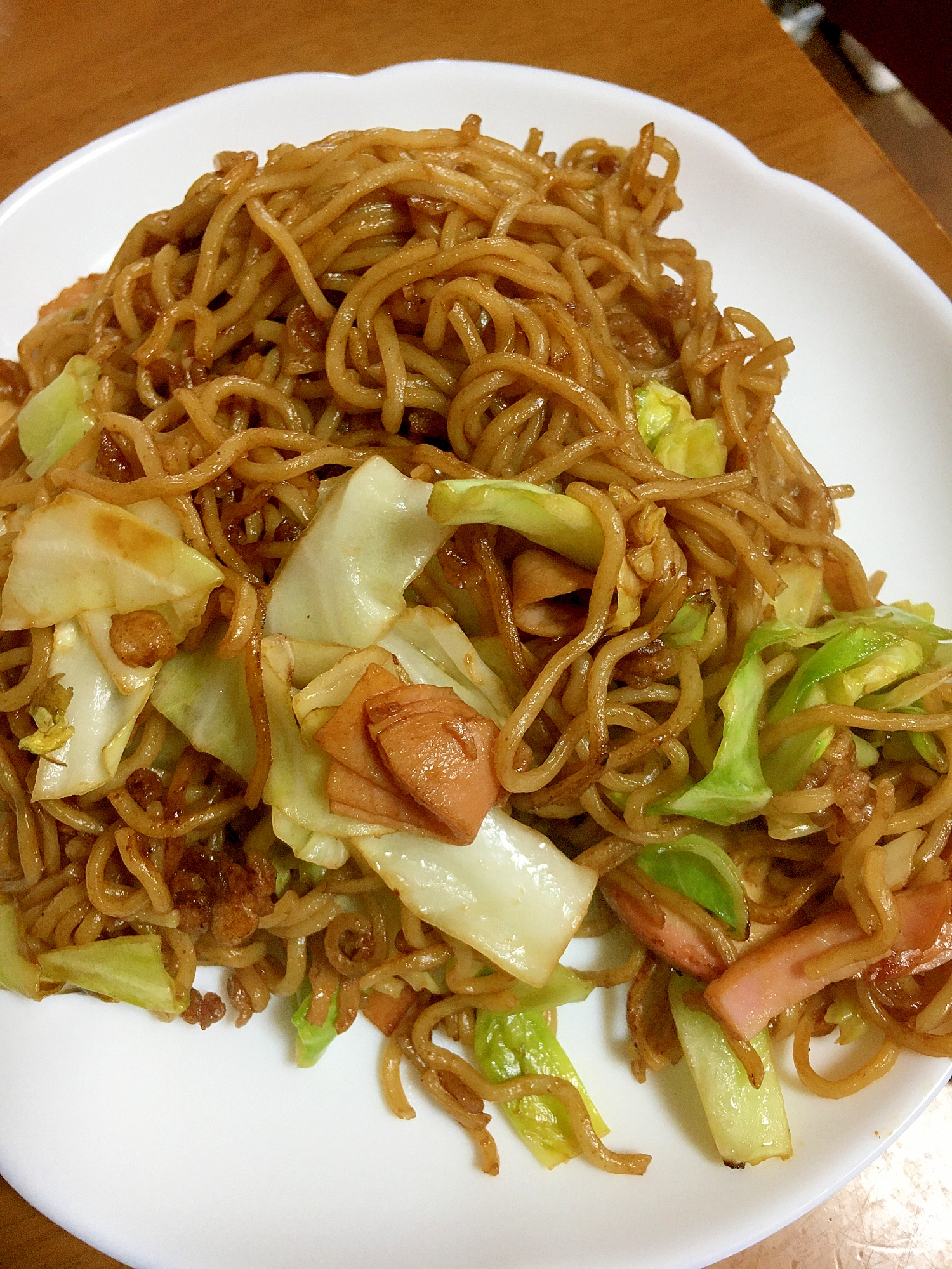 ハムとかまぼことキャベツの焼きそば