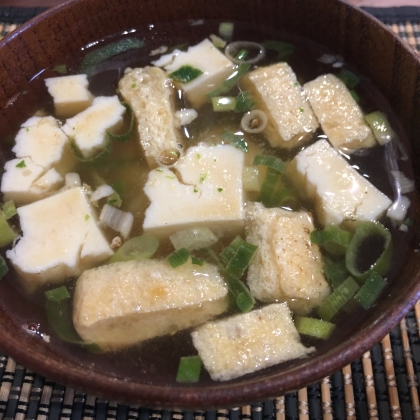 懐かしい味♪豆腐と揚げの味噌汁