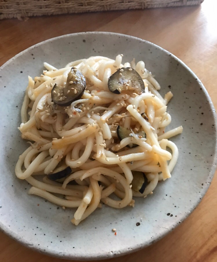 ナスのピリ辛焼きうどん