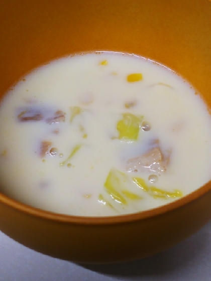 キャベツとベーコンの豆乳スープ