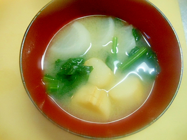 カブとほうれん草・麩の味噌汁