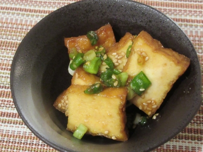 ごま油で香ばしく焼けて、厚揚げなので食べごたえもありますね(^_-)-☆
生姜が効いたご飯がすすむ味付けで、美味しくいただきました♪