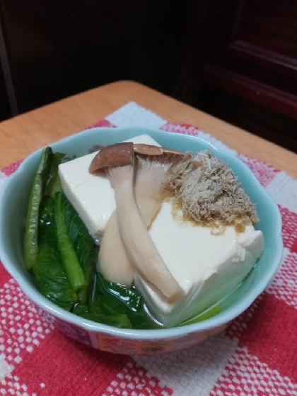 湯豆腐♡美味しかったです(*^^*)♪おしゃれな一品☆レシピ★ですね♬
減塩♪目指してるので調味料は控え目にしてとろろ昆布を添えました♪ペコリ♡レシピに感謝♡♬