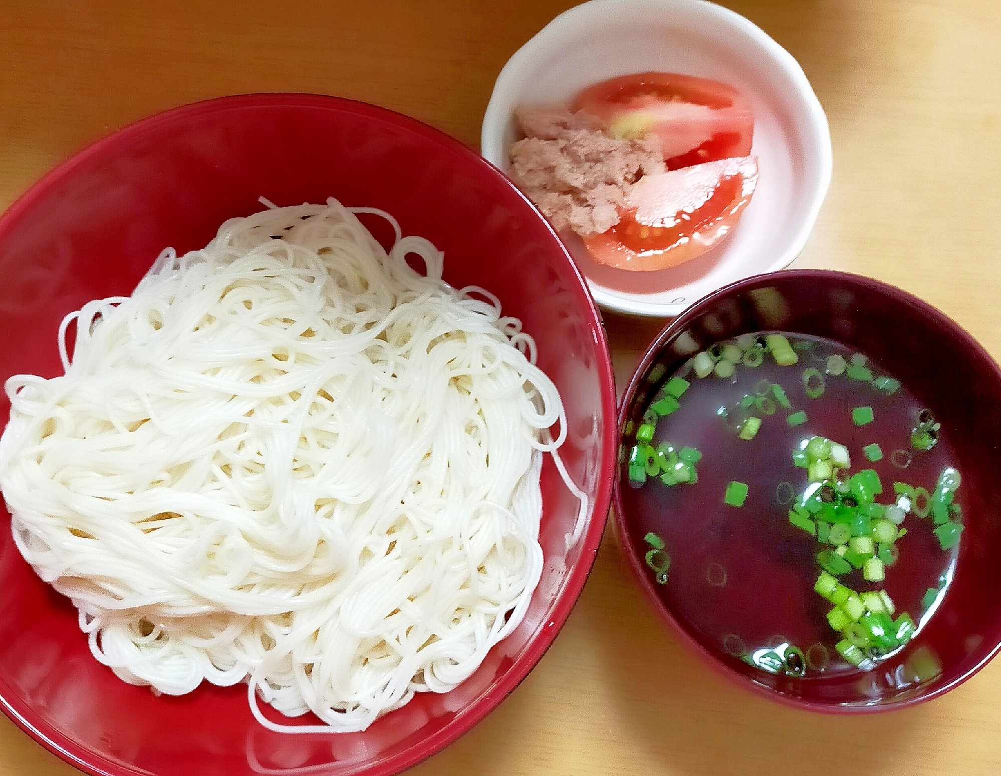 トマトとツナトッピング♪素麺