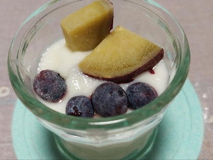 さつまいもとブルーベリーのヨーグルト