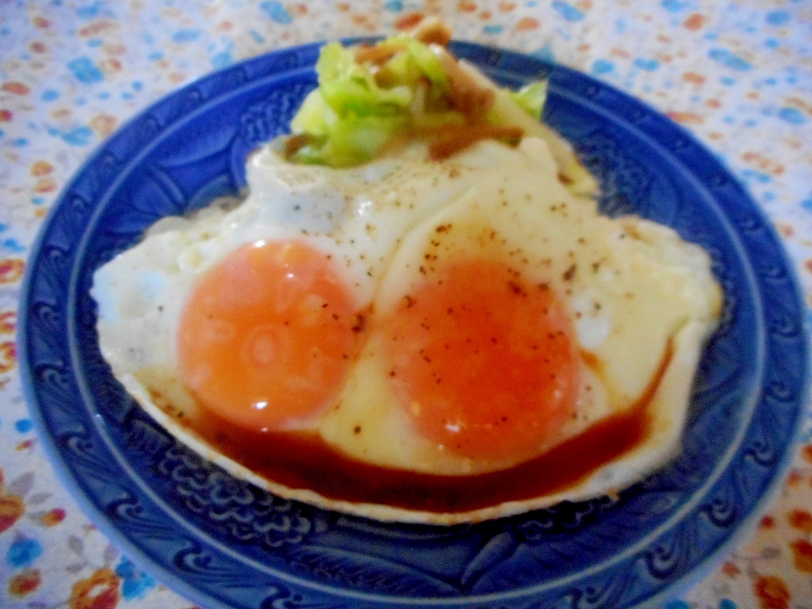 キャベツとブラウンえのき添え目玉焼き