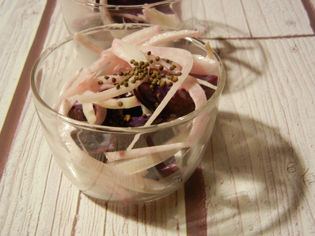 紫芋のオニオンえごまサラダ