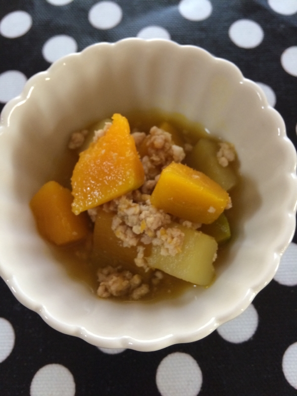 《離乳食 中期〜》かぼちゃとさつまいものそぼろ煮