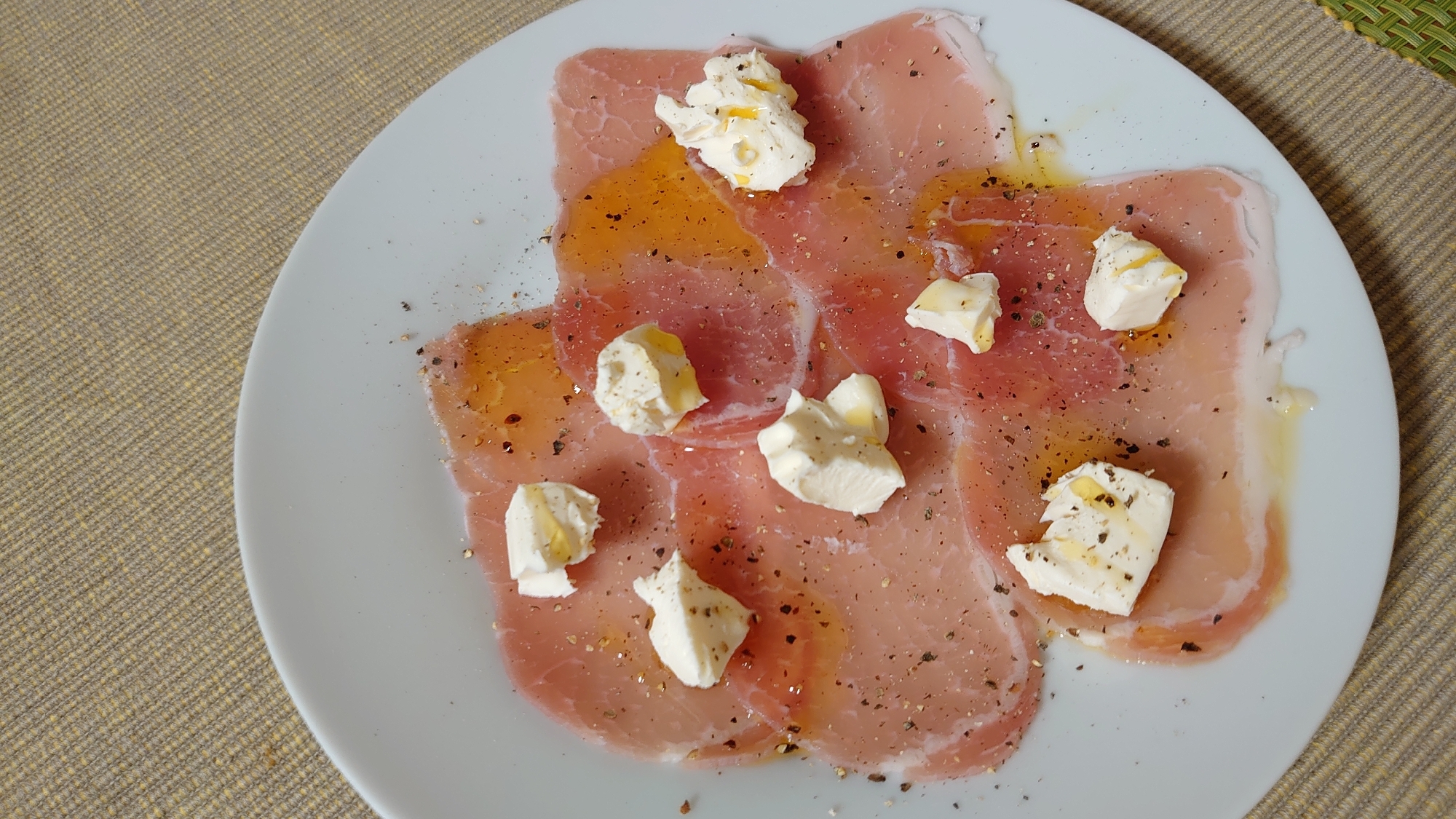 生ハムとクリームチーズのオツマミ