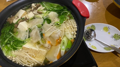 寒い日は、ほっこり☆水餃子鍋