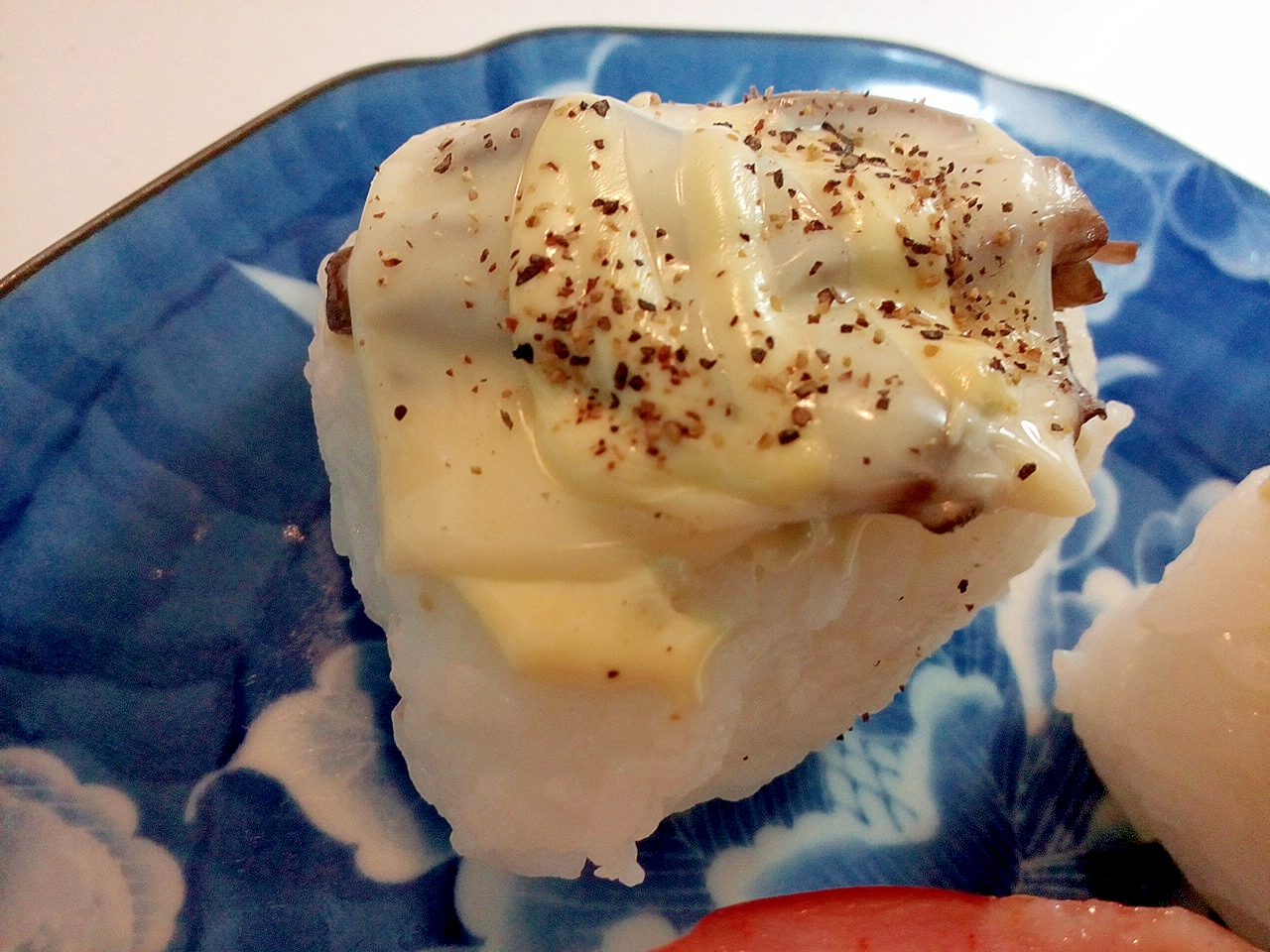 マヨで　舞茸とチーズの焼おにぎり