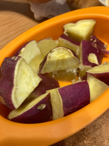 子どもがパクパク食べてくれました(^ ^)簡単で助かりました。甘みが少し足りないさつまいもだったのでハチミツを少しだけかけて食べました。ごちそうさまです！