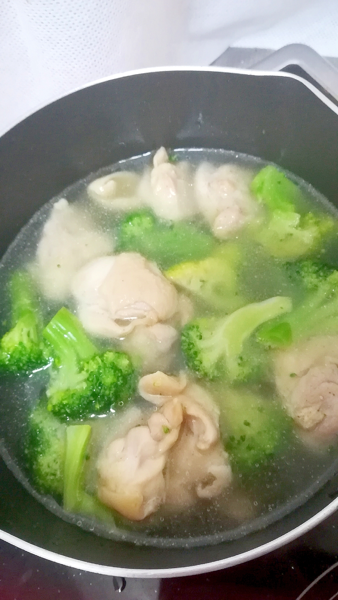 具たっぷり★鶏もも肉とブロッコリーの中華スープ