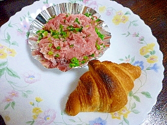 朝食プレート☆ネギトロ＆クロワッサン