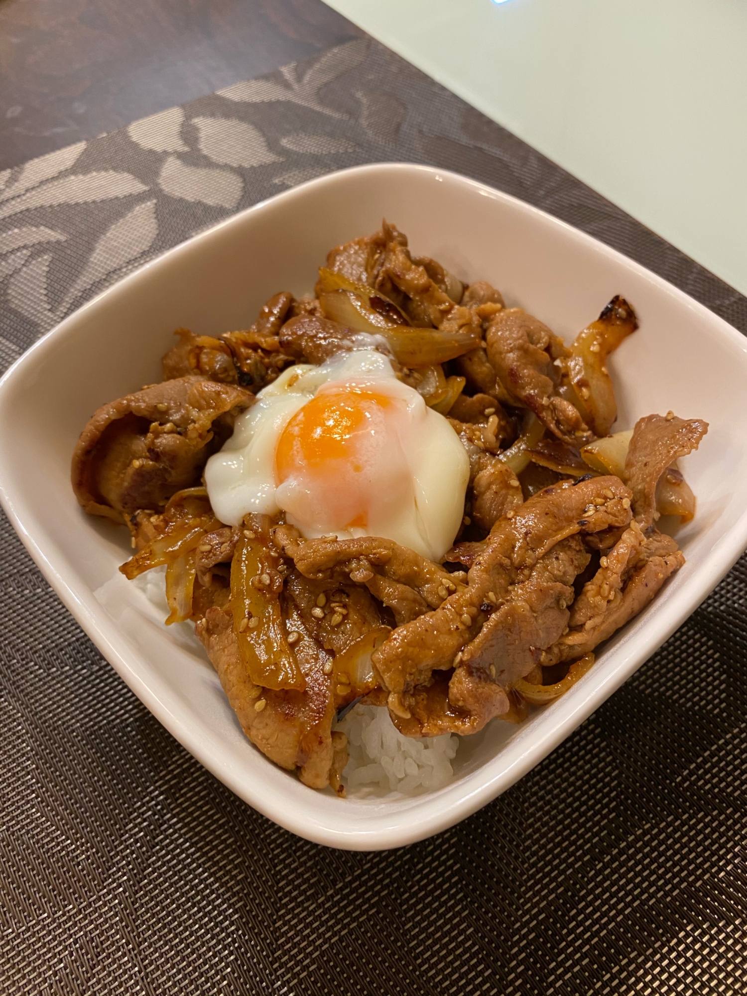 豚こま肉の焼き肉温玉丼