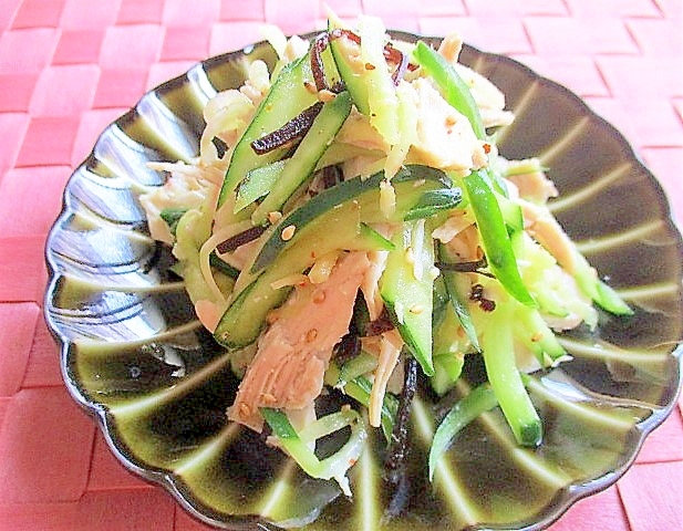 レンジ蒸し鶏とぬか漬けきゅうりの和えもの