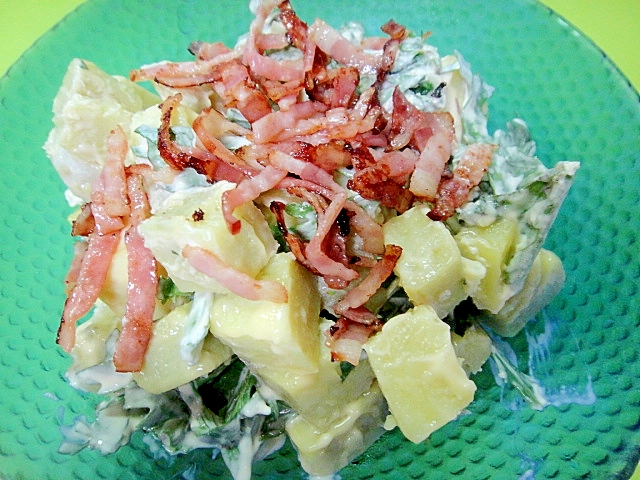 カリカリべーコンと春菊とさつまいもの辛子マヨサラダ