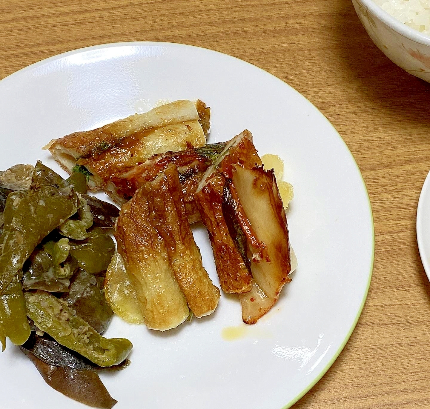 お庭の収穫で、大葉で２種の竹輪揚げ