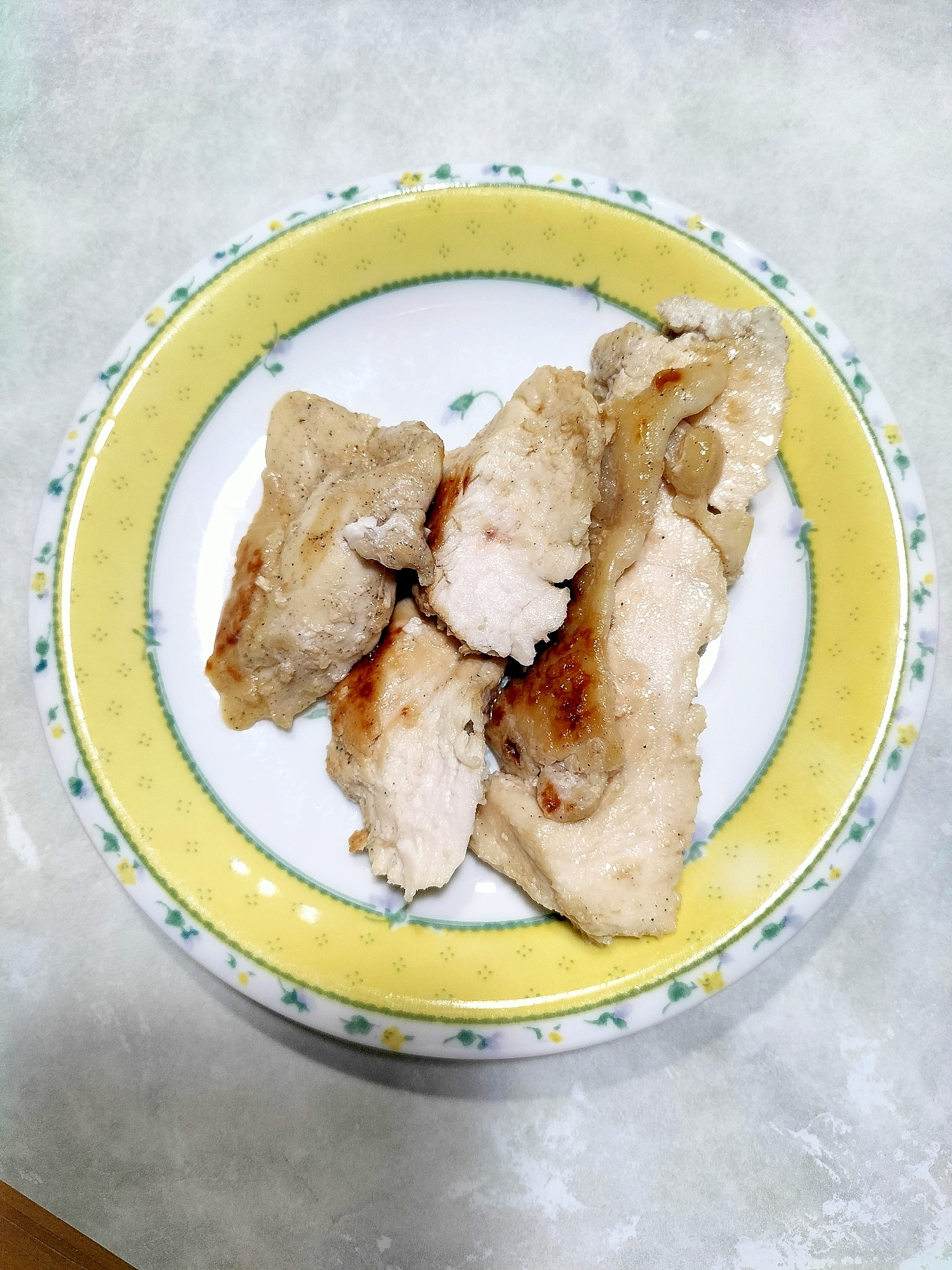 鶏むね肉のニンニクハニーレモン焼き