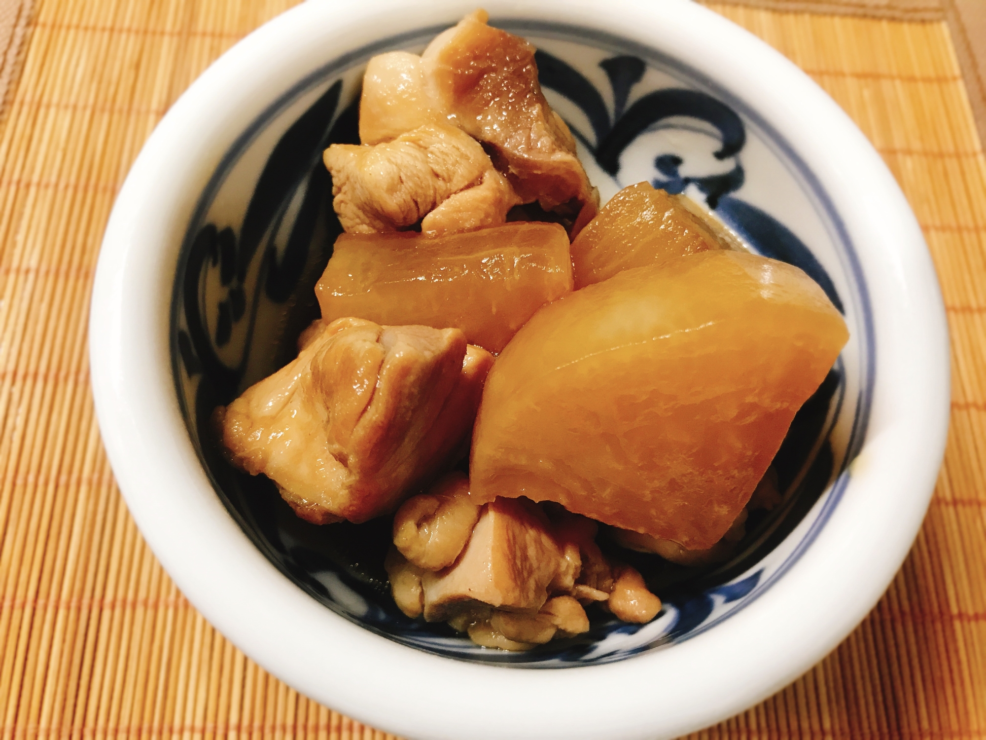 すき焼のたれで作る！鶏もも肉と大根の煮物