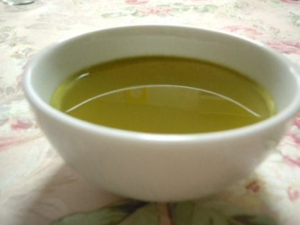 (♥ó㉨ò)ﾉこんにちは～❤
桑の葉青汁と緑茶粉末で作ったよ❤
分離しっかりしたのでまた器に納めて激写ｗ笑❤お茶の香りが美味しいね❤むっちり旨❤有難う❤