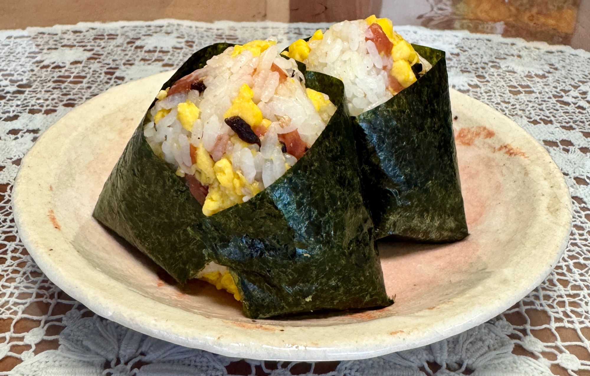 しっとり梅干しと塩昆布と炒り卵の☆おにぎり