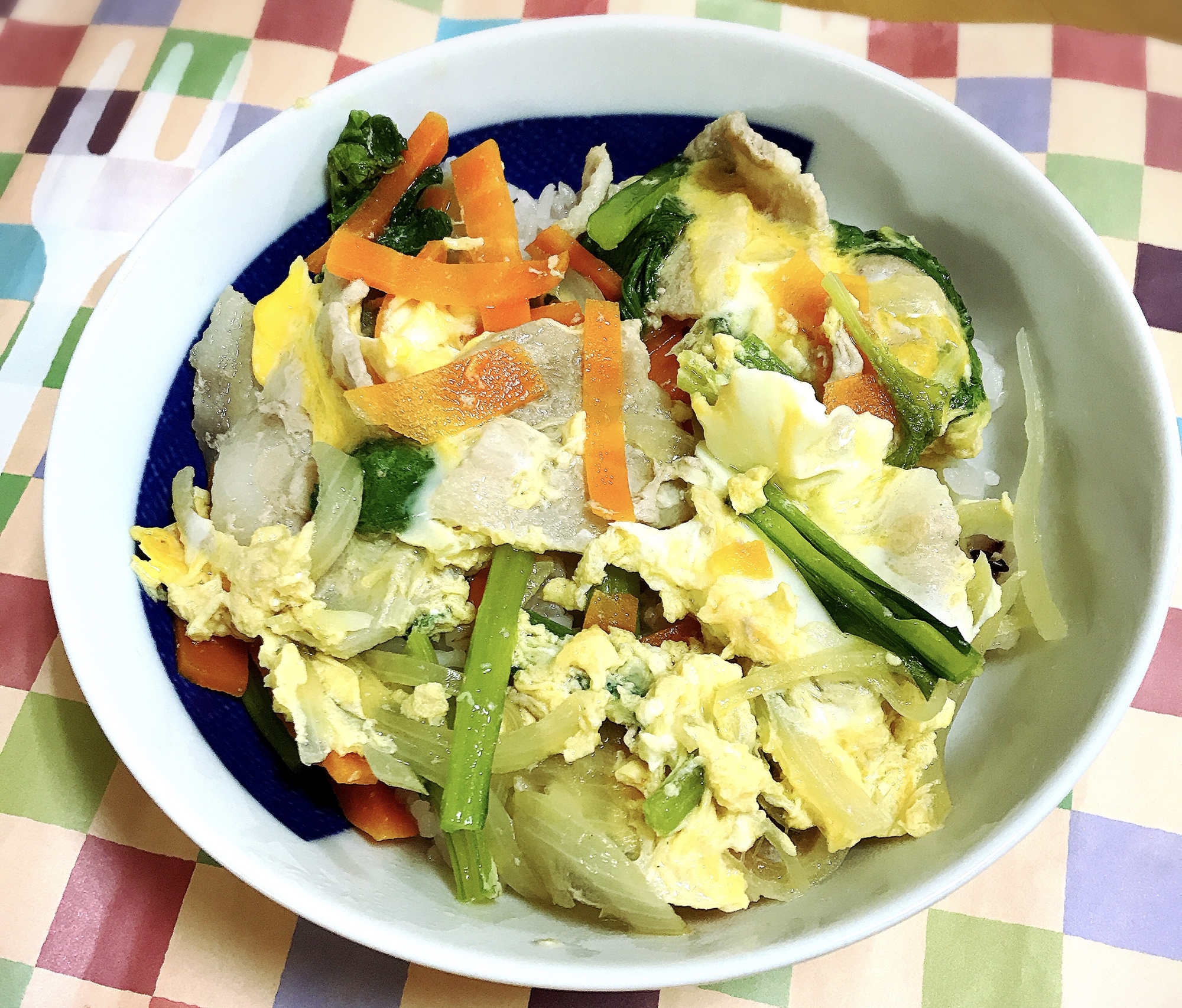 豚バラ肉と野菜の卵とじ丼