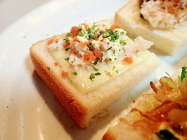 大蒜香る　チーズとチキンと鮭フレークのミニトースト