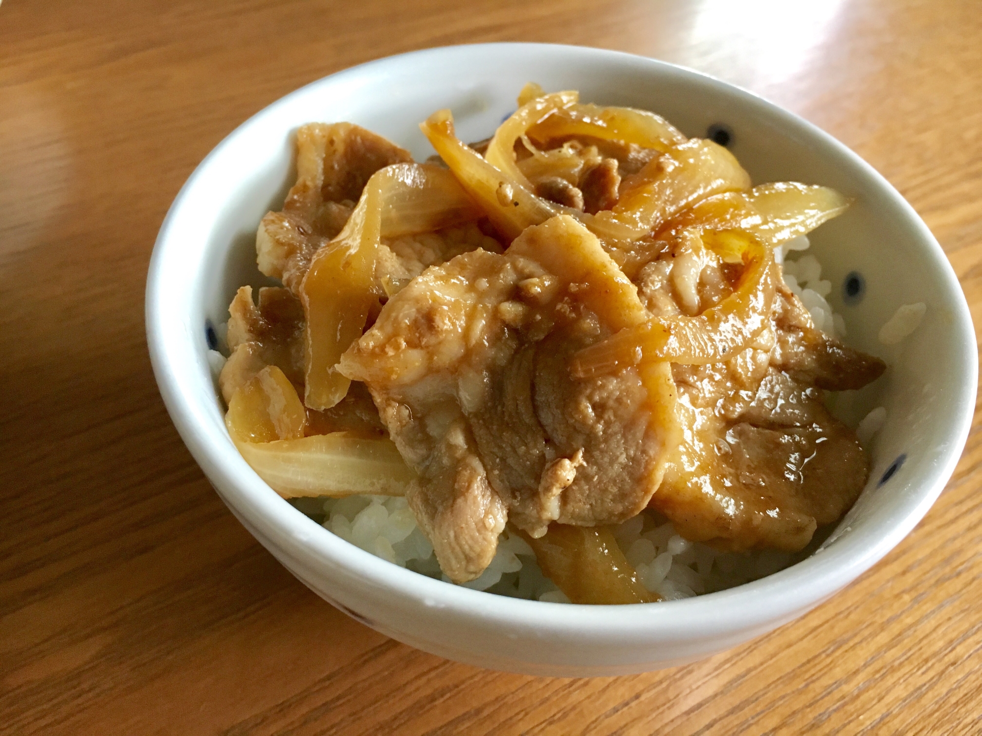 豚肉と玉ねぎの味噌だれ丼